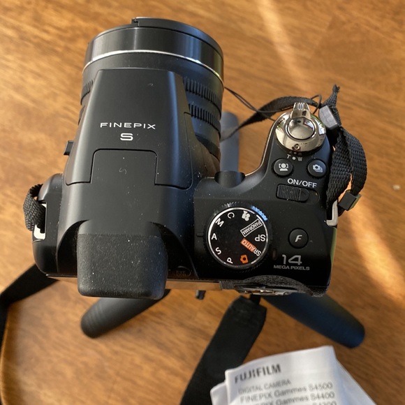 FujiFilm Finepix S 24xSW 14MP S4250M Digital Camera - Picture 4 of 5